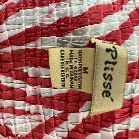 Red and white Plisse blouse size medium - Picture 5 of 5